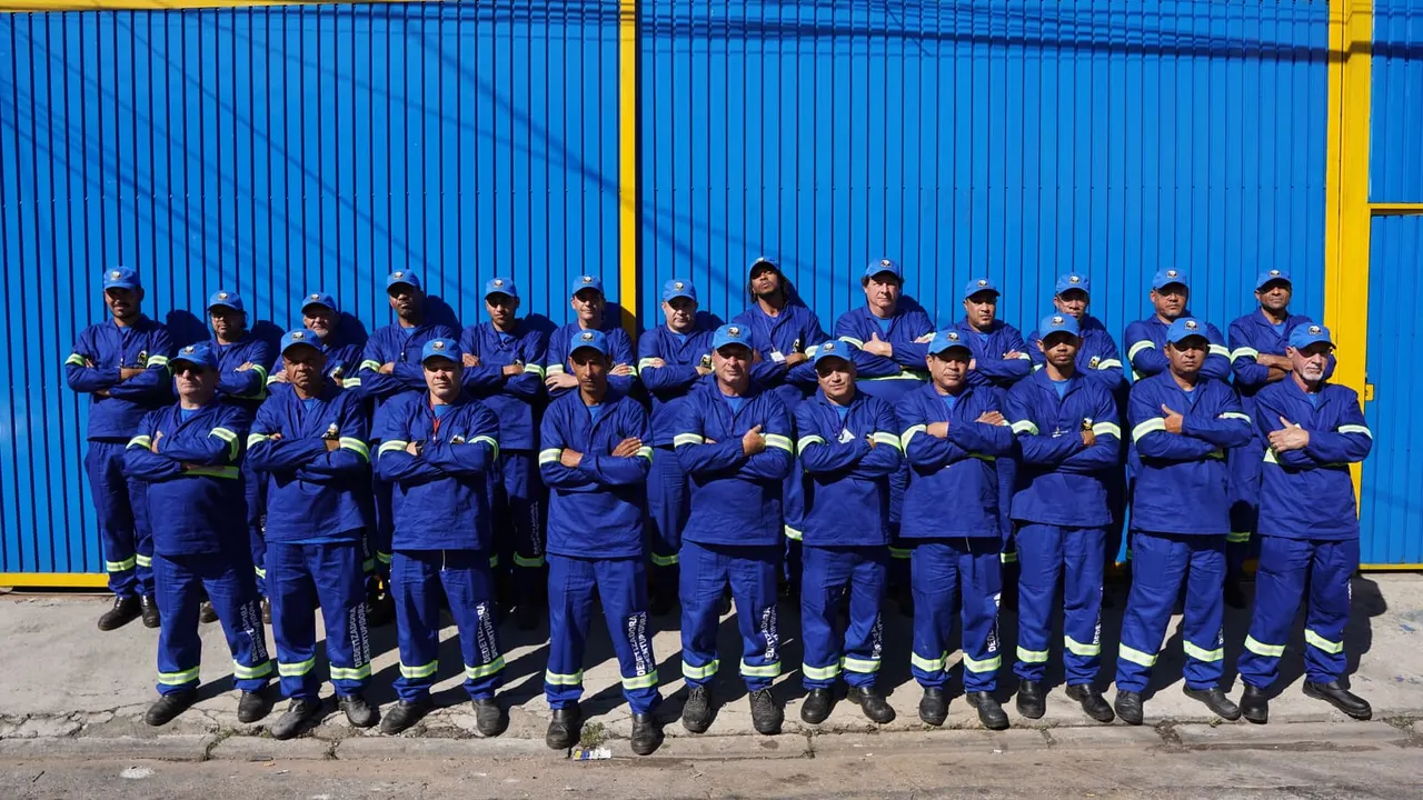 Equipe técnica do Grupo Akatijú uniformizada