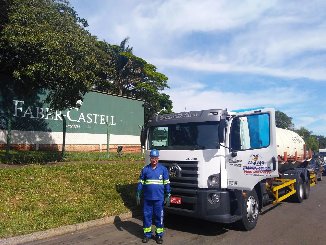 Fábrica da Faber-Castell — Cozinha industrial de fábrica limpa sem parar a produção
