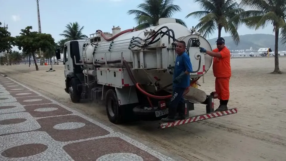 PRODESAN — Santos — Hidrojateamento e sucção ambiental na orla de Santos